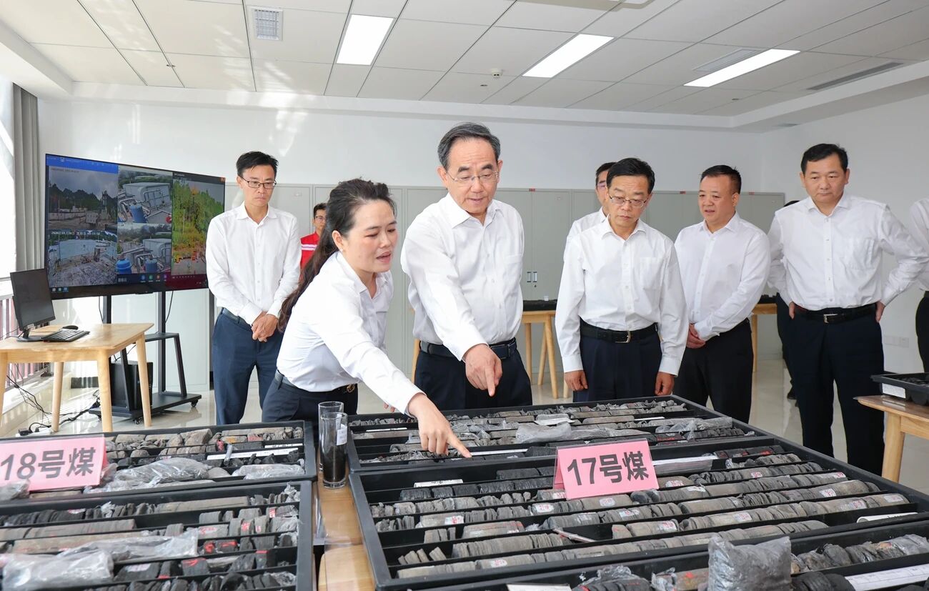 徐麟在省属地勘单位调研